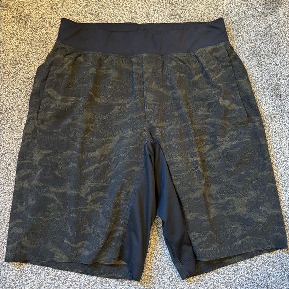 Lululemon Men’s Shorts - Picture 1 of 4